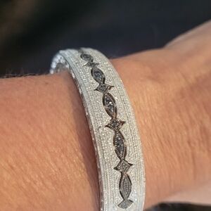 Silver 925 bracelet with black and white diamonds.